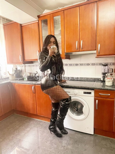 Natty, morenaza con mucha gracia. 641387047. Citas en SEVILLA, SEVILLA. www.sevillacitas.es.