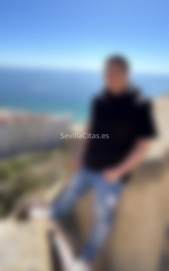 Maximiliano, latino. 672488234. Citas en SEVILLA, SEVILLA. www.sevillacitas.es.