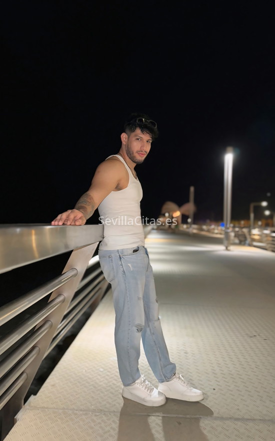 Daniel, latino recién llegado. 627275163. Citas en SEVILLA, SEVILLA. www.sevillacitas.es.